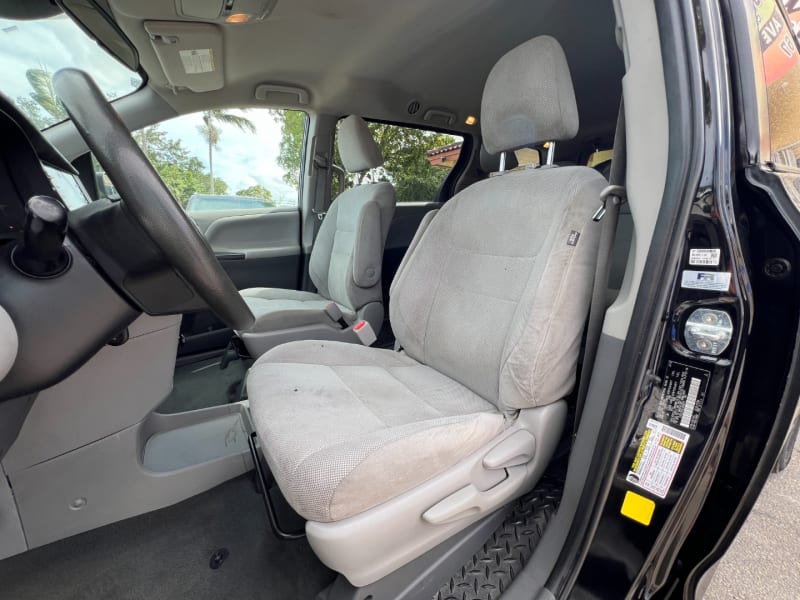 Toyota Sienna 2020 price $26,499