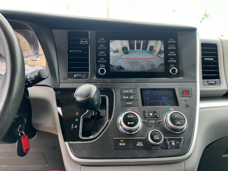 Toyota Sienna 2020 price $26,499