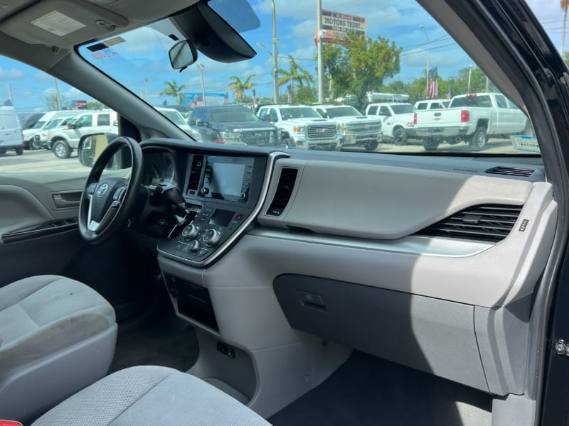 Toyota Sienna 2020 price $26,499