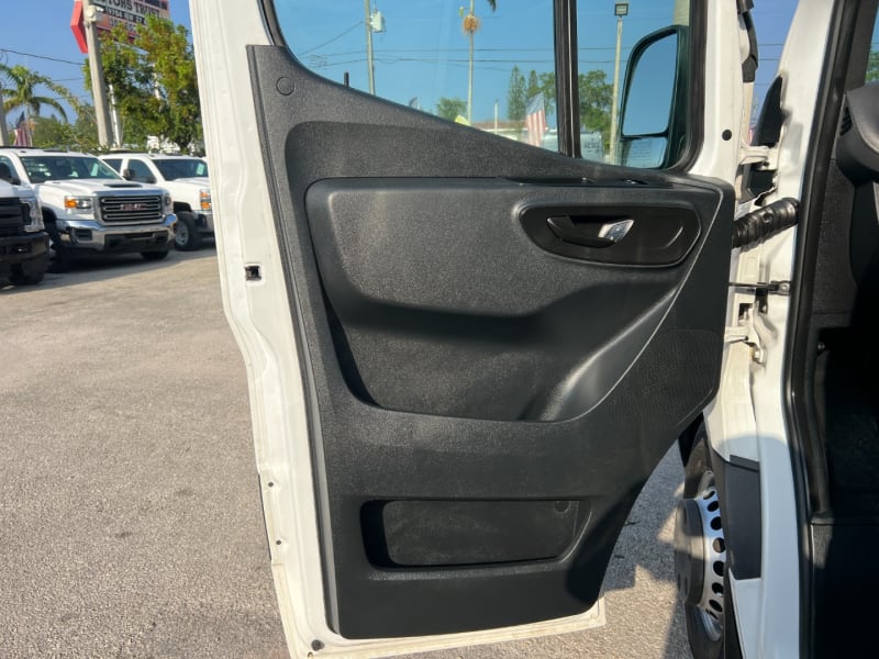 Mercedes-Benz Sprinter Cargo Van 2019 price $31,900