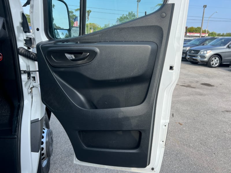 Mercedes-Benz Sprinter Cargo Van 2019 price $31,900