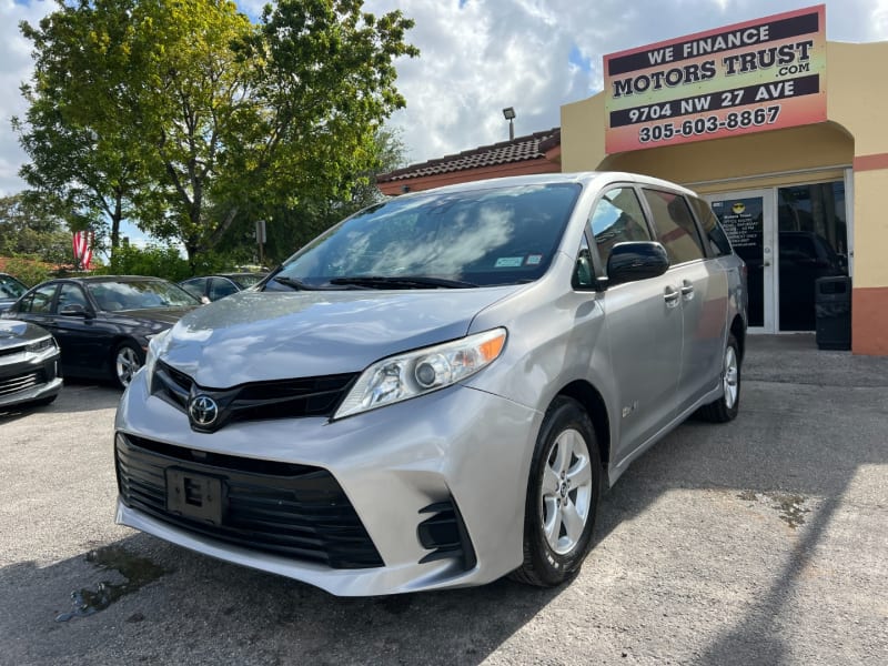 Toyota Sienna 2018 price $17,999