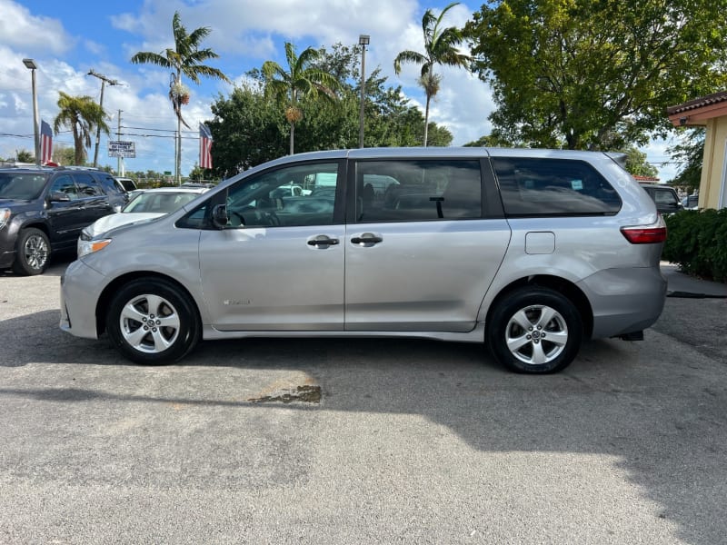 Toyota Sienna 2018 price $17,999