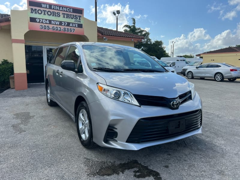 Toyota Sienna 2018 price $17,999