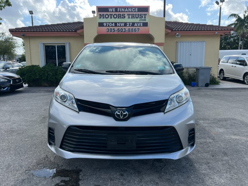 Toyota Sienna 2018 price $17,999