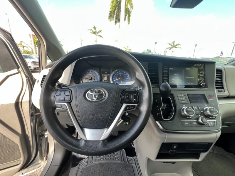 Toyota Sienna 2018 price $17,999