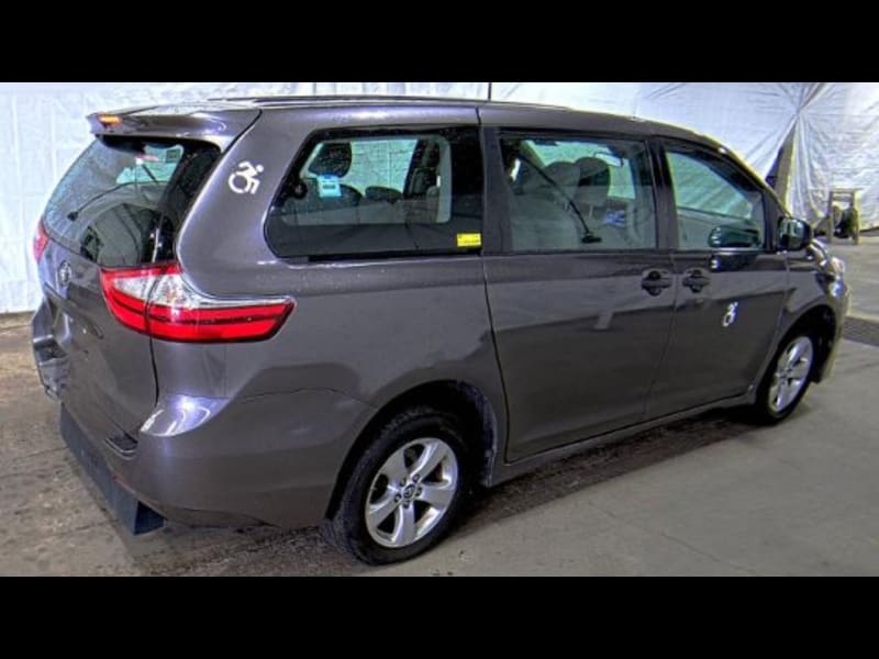 Toyota Sienna 2018 price $18,999