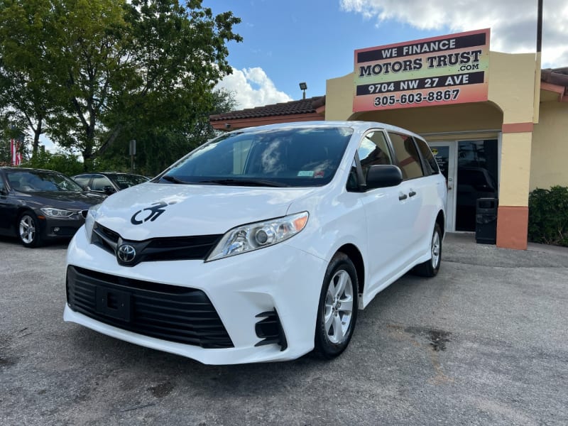 Toyota Sienna 2020 price $25,999