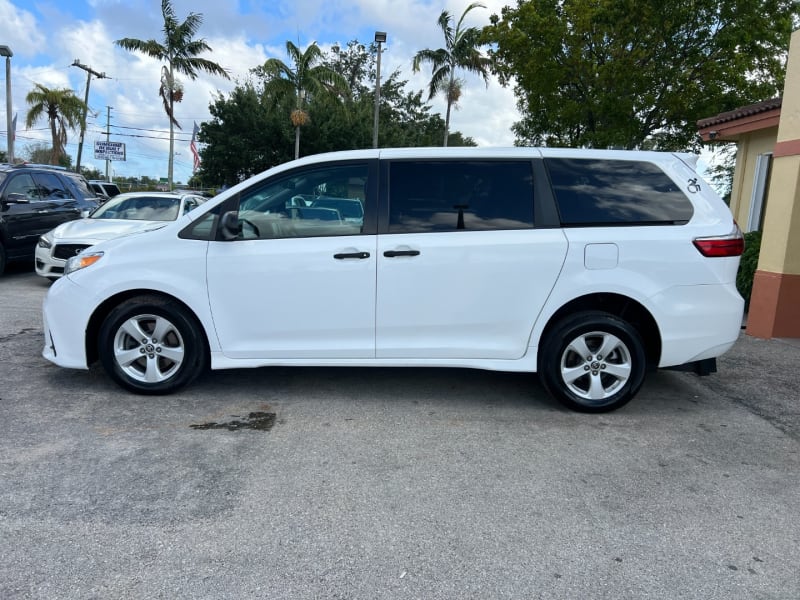 Toyota Sienna 2020 price $25,999