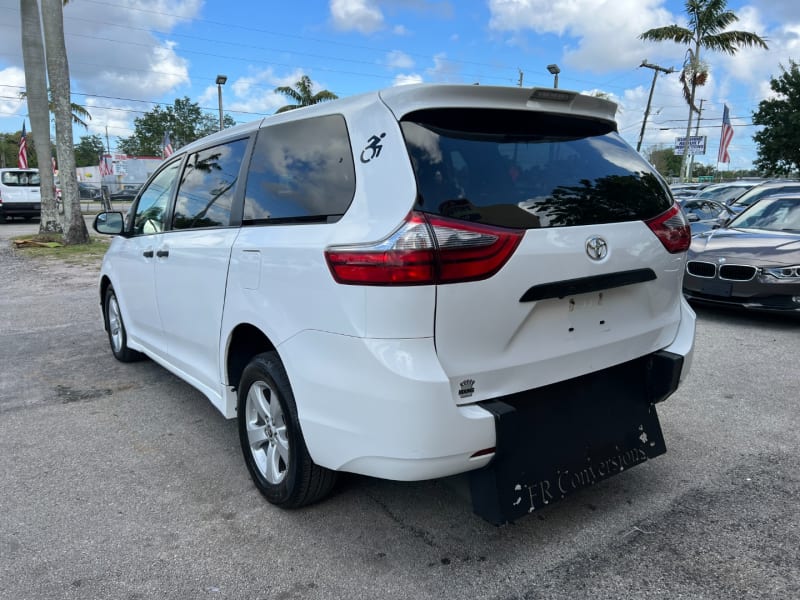 Toyota Sienna 2020 price $25,999