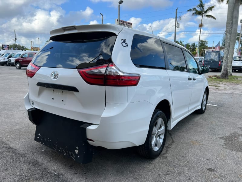 Toyota Sienna 2020 price $25,999