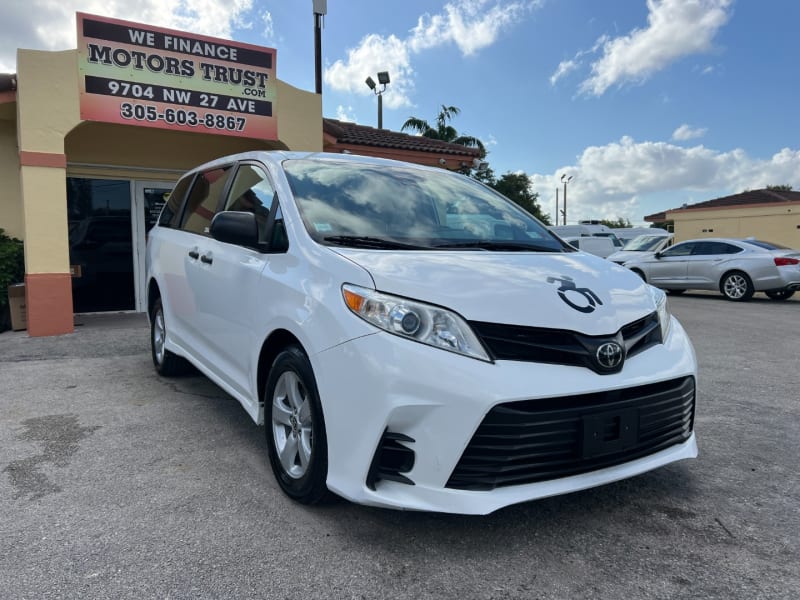 Toyota Sienna 2020 price $25,999