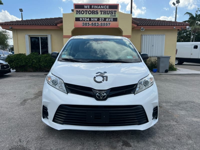 Toyota Sienna 2020 price $25,999