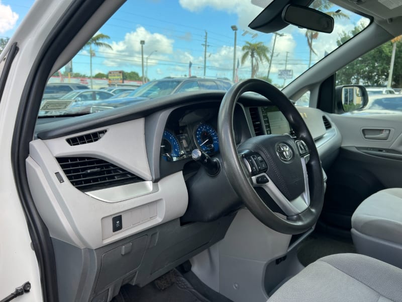 Toyota Sienna 2020 price $25,999