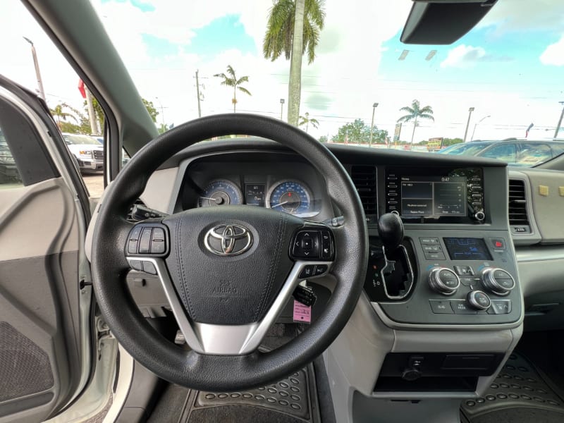 Toyota Sienna 2020 price $25,999