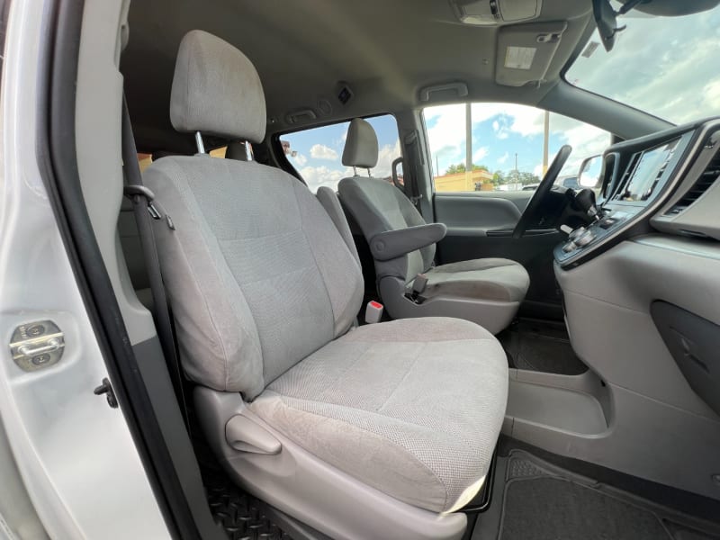 Toyota Sienna 2020 price $25,999