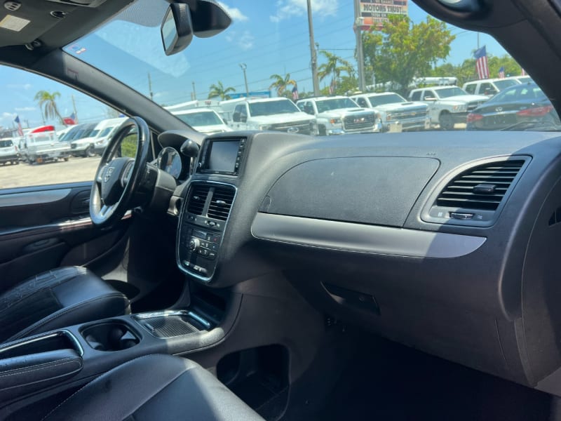 Dodge Grand Caravan 2019 price $11,599