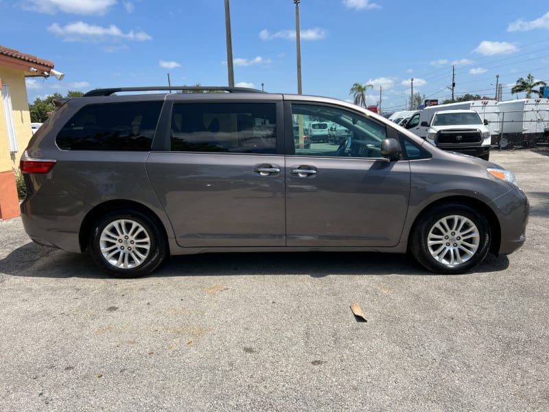 Toyota Sienna 2016 price $13,599