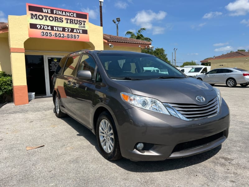 Toyota Sienna 2016 price $13,599