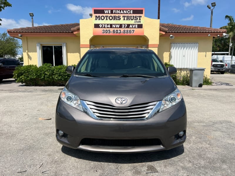 Toyota Sienna 2016 price $13,599