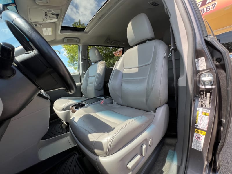 Toyota Sienna 2016 price $13,599