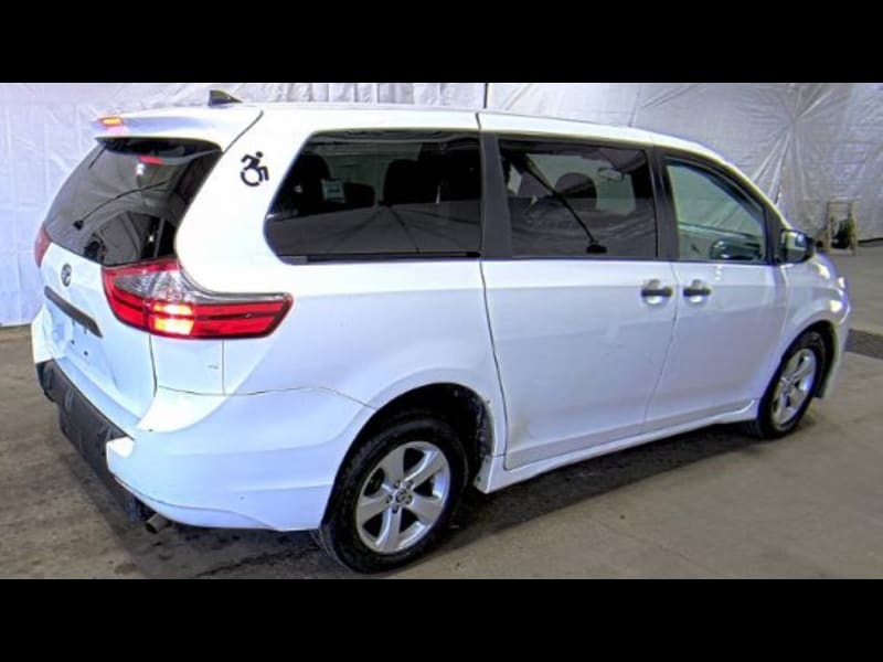 Toyota Sienna 2020 price $25,999