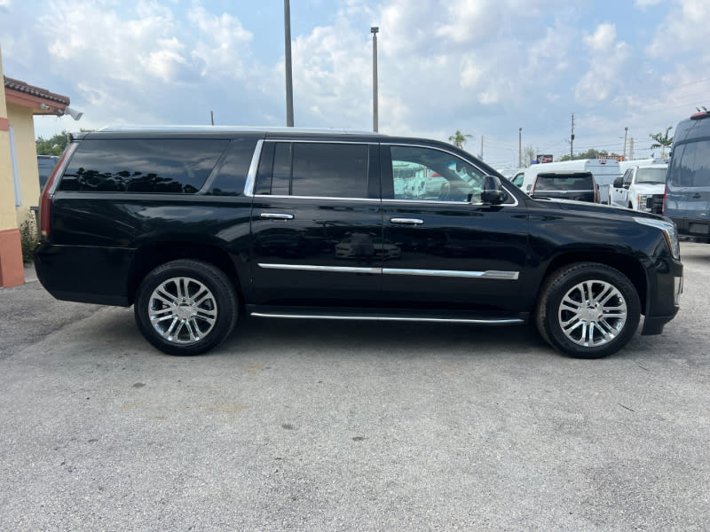 Cadillac Escalade ESV 2018 price $18,499