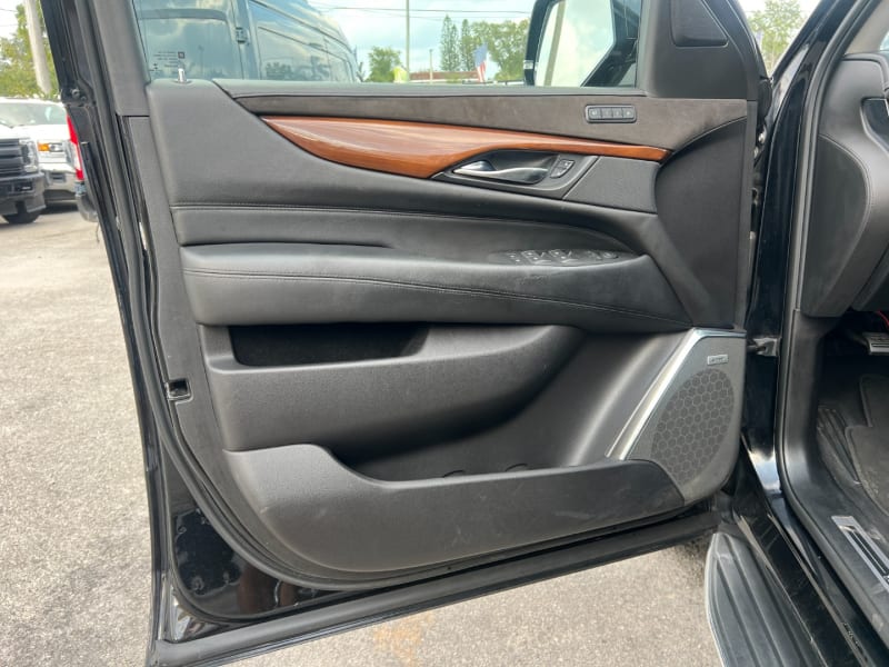 Cadillac Escalade ESV 2018 price $18,499