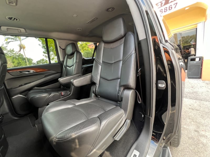 Cadillac Escalade ESV 2018 price $18,499