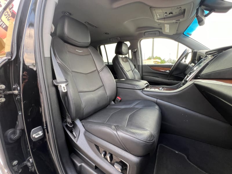 Cadillac Escalade ESV 2018 price $18,499