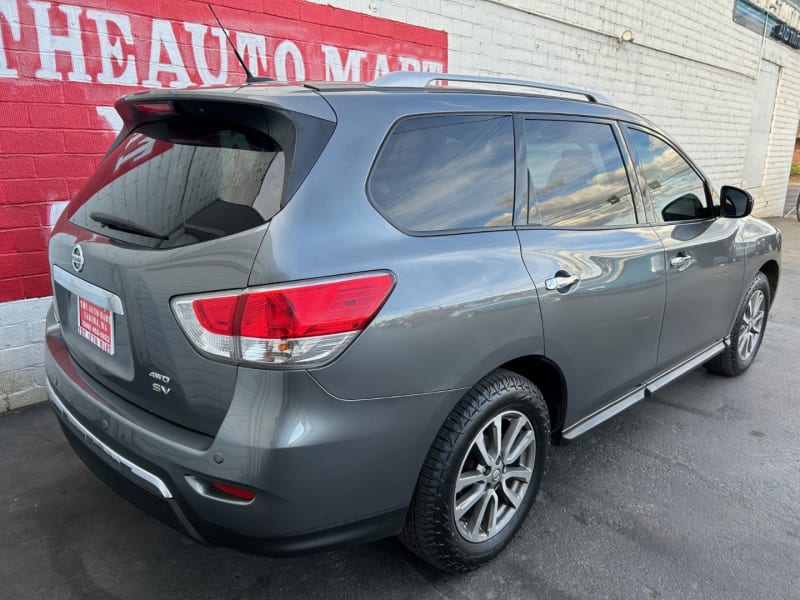 Nissan Pathfinder 2016 price $9,995