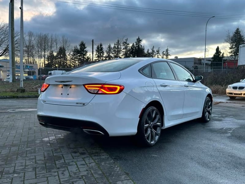 Chrysler 200 2015 price $13,869