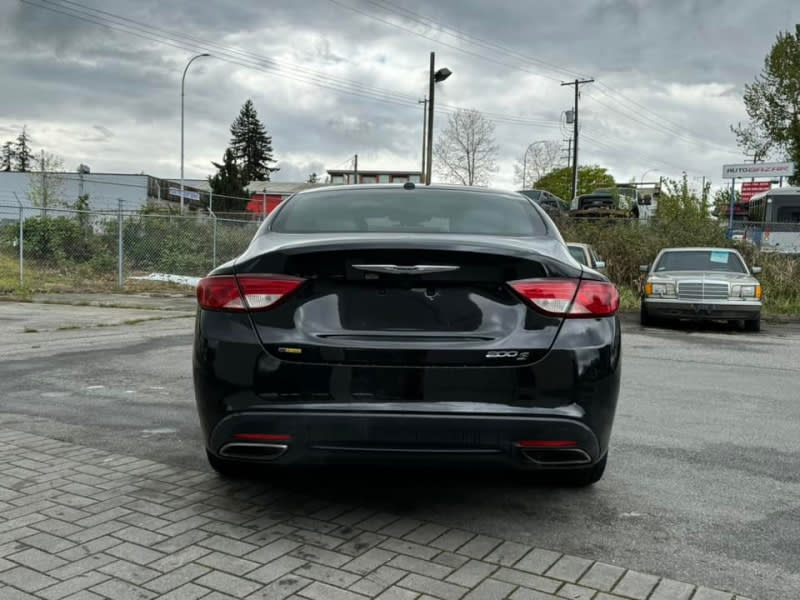 Chrysler 200 2015 price $10,869