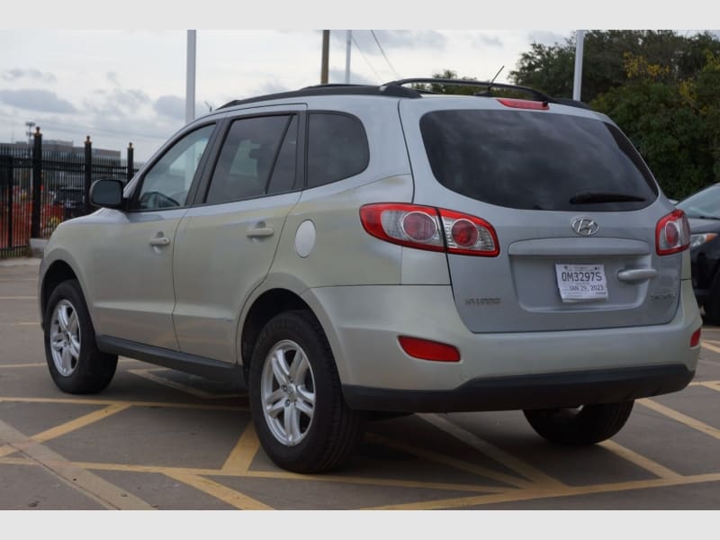 Hyundai Santa Fe 2010 price $6,977