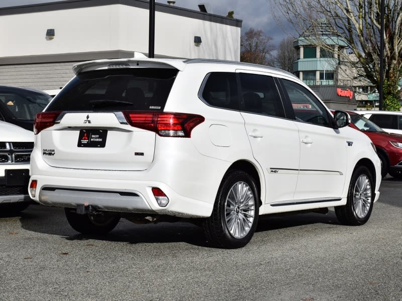 Mitsubishi Outlander PHEV 2020 price $29,888