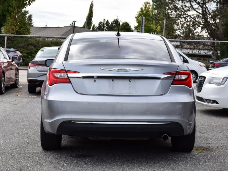 Chrysler 200 2013 price $7,888