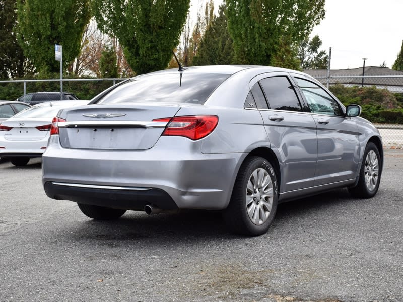 Chrysler 200 2013 price $7,888