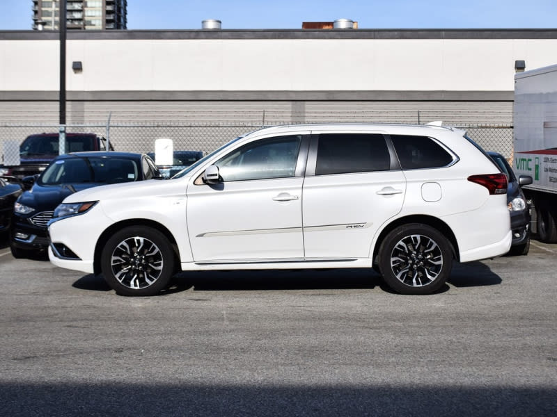 Mitsubishi Outlander PHEV 2018 price $26,995