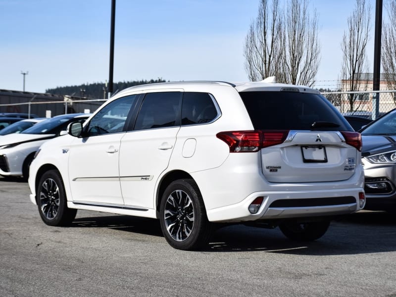 Mitsubishi Outlander PHEV 2018 price $26,995