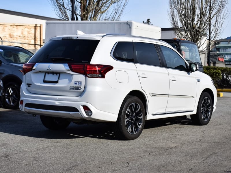 Mitsubishi Outlander PHEV 2018 price $26,995