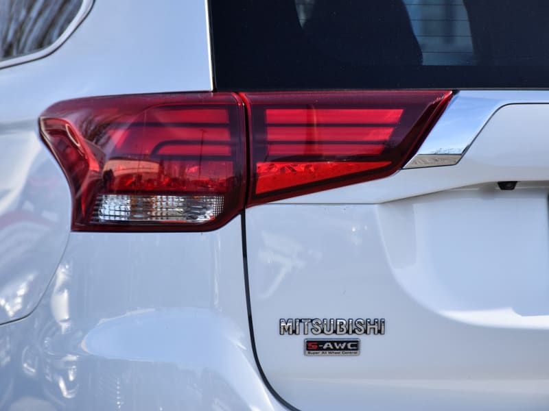 Mitsubishi Outlander PHEV 2018 price $26,995