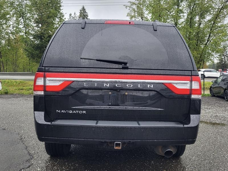 Lincoln Navigator 2017 price $34,999