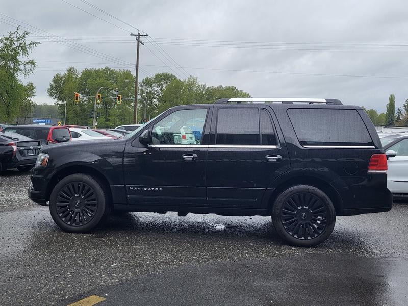 Lincoln Navigator 2017 price $34,999