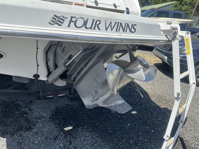 Four Winns 264 Funship 2003 price $19,999