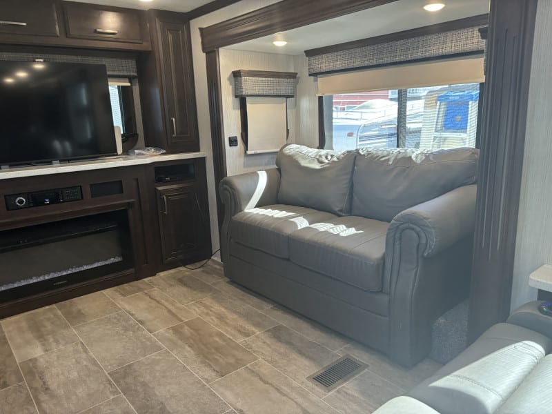 Heartland Bighorn 5 slide 2020 price $69,999