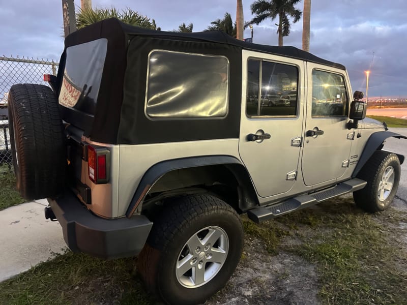 Jeep Wrangler Unlimited 2015 price $16,900