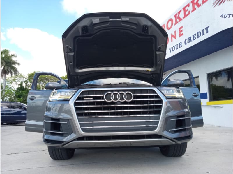 Audi Q7 2017 price $18,900