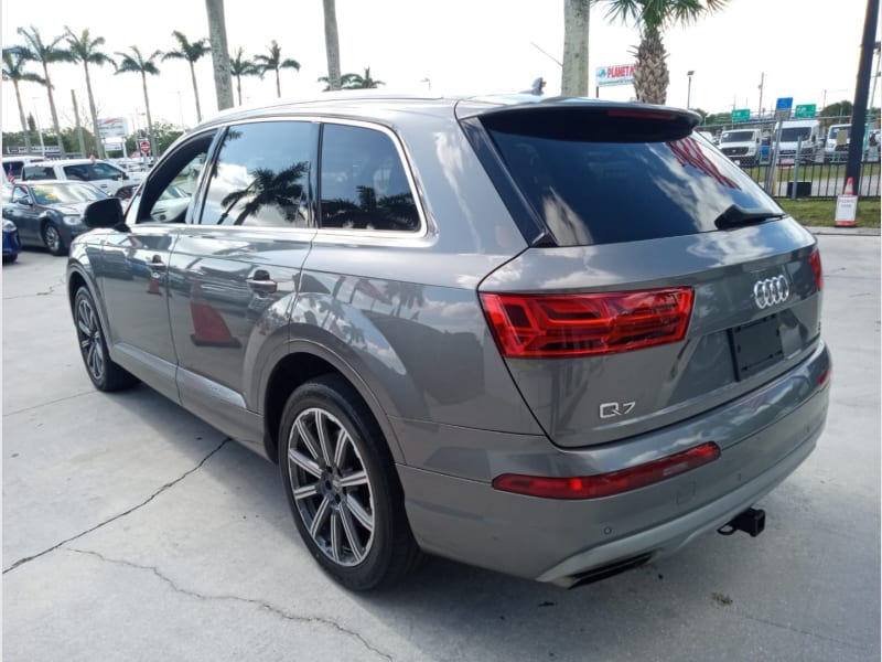 Audi Q7 2017 price $18,900