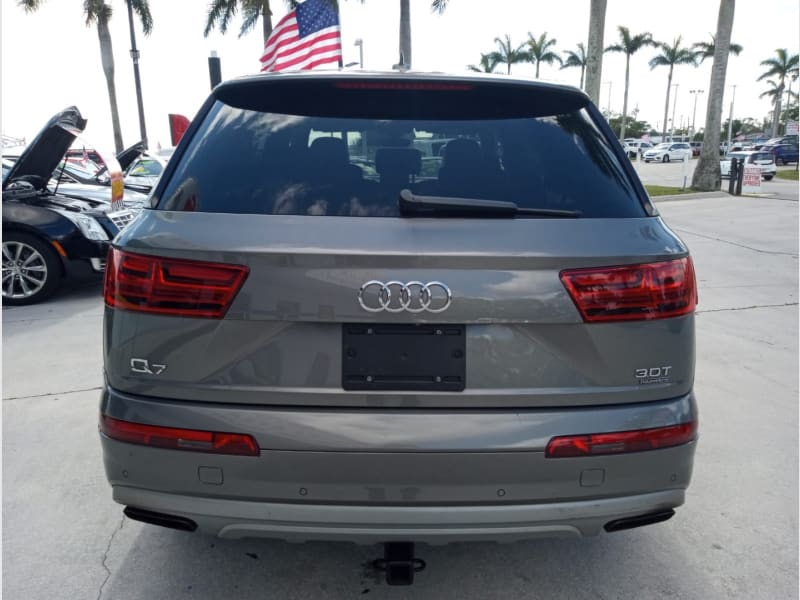 Audi Q7 2017 price $18,900