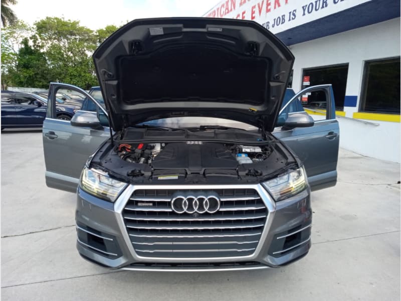 Audi Q7 2017 price $18,900